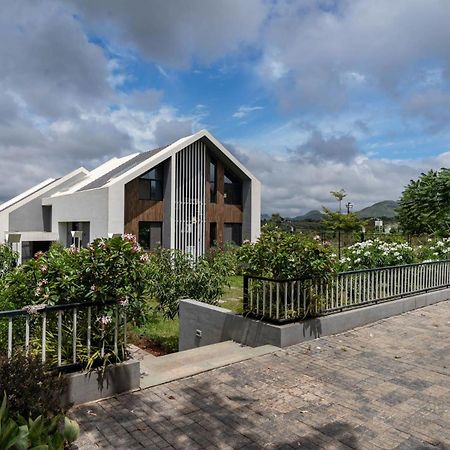 Stayvista At The Rainfield Villa With Gazebo & Lawn Nashik Extérieur photo