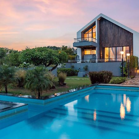 Stayvista At The Rainfield Villa With Gazebo & Lawn Nashik Extérieur photo