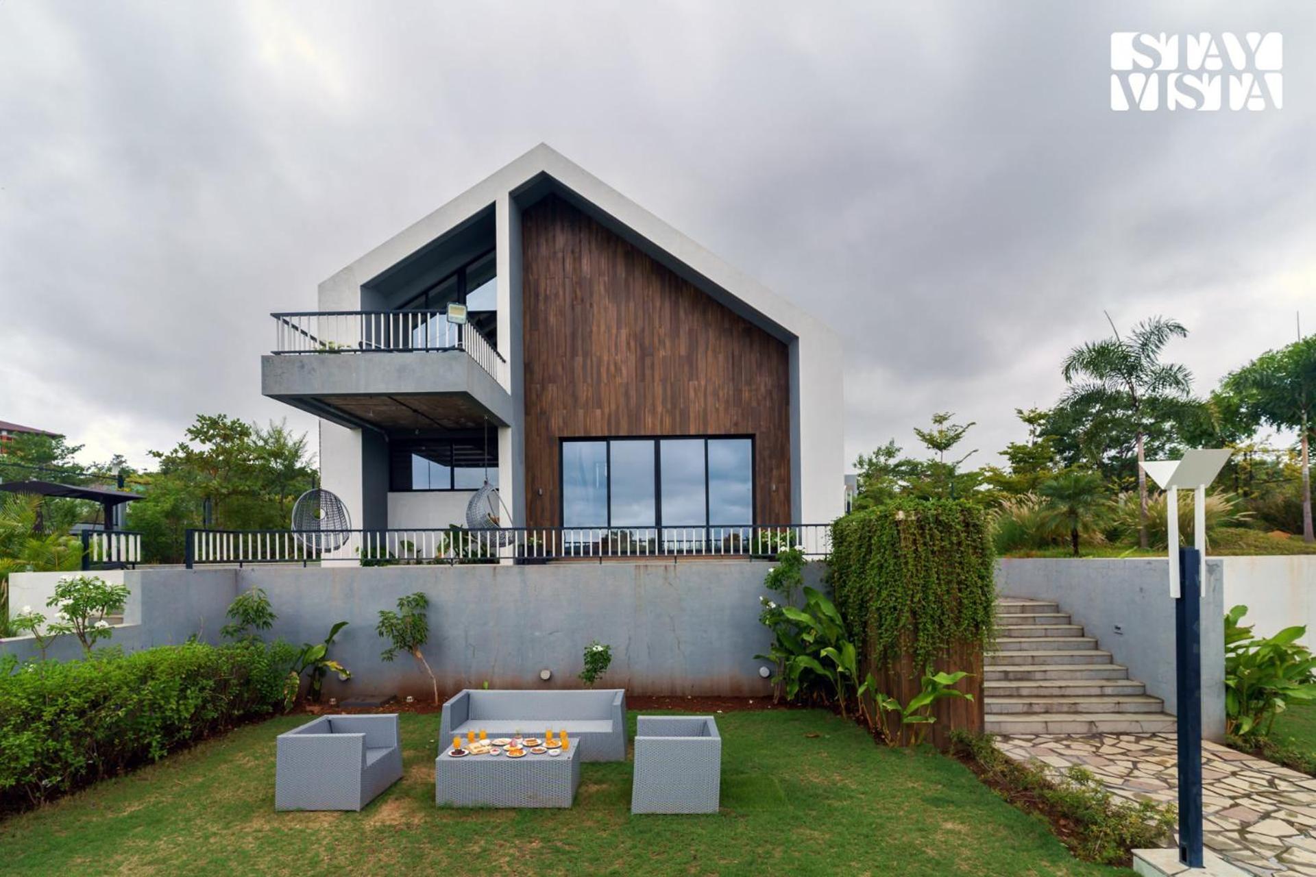 Stayvista At The Rainfield Villa With Gazebo & Lawn Nashik Extérieur photo