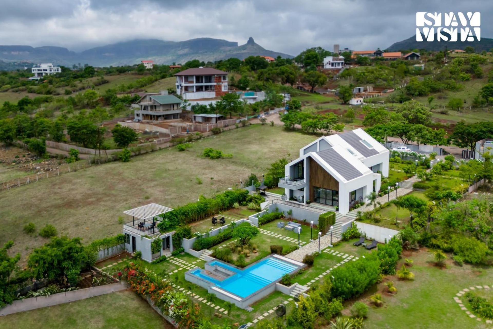 Stayvista At The Rainfield Villa With Gazebo & Lawn Nashik Extérieur photo