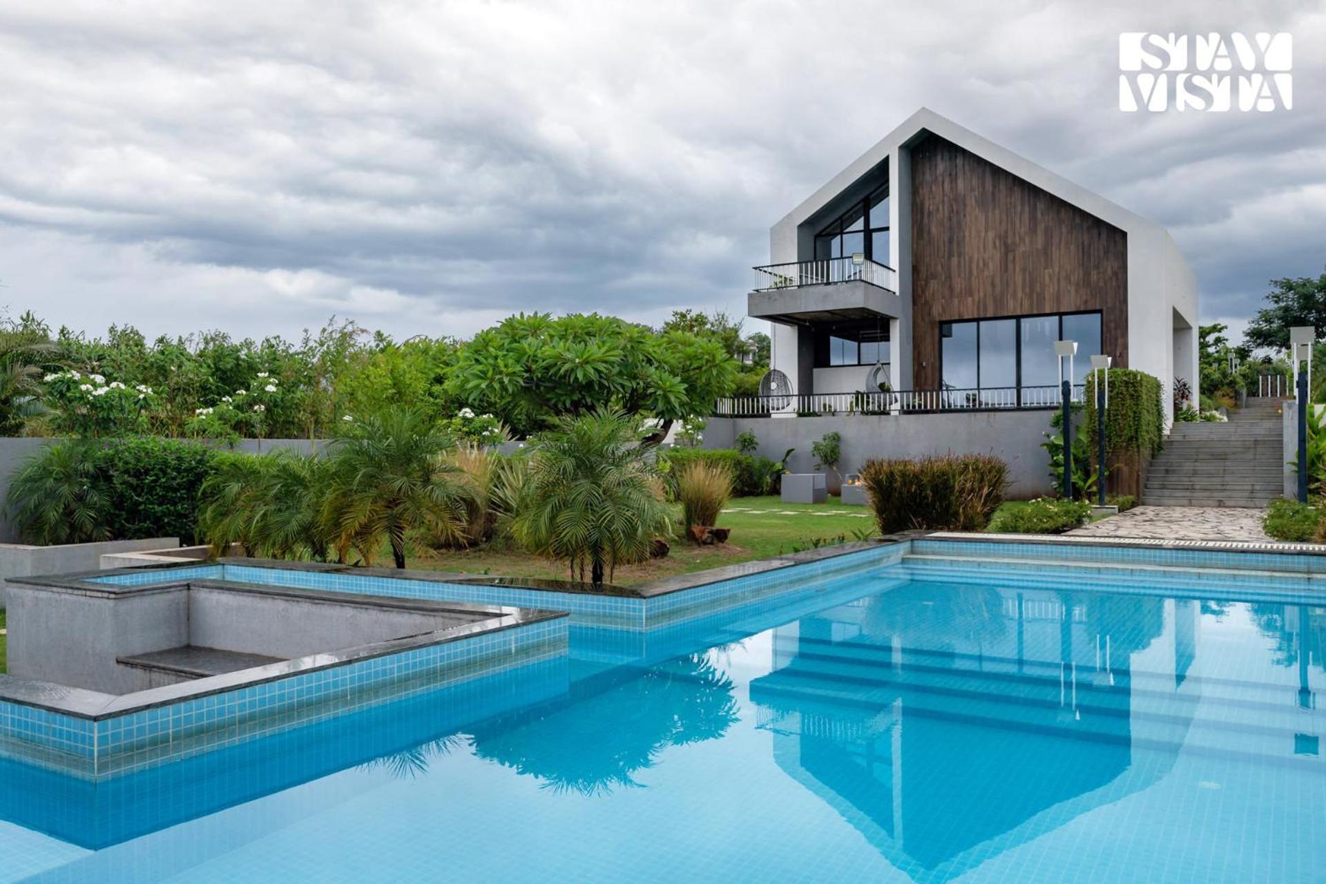 Stayvista At The Rainfield Villa With Gazebo & Lawn Nashik Extérieur photo