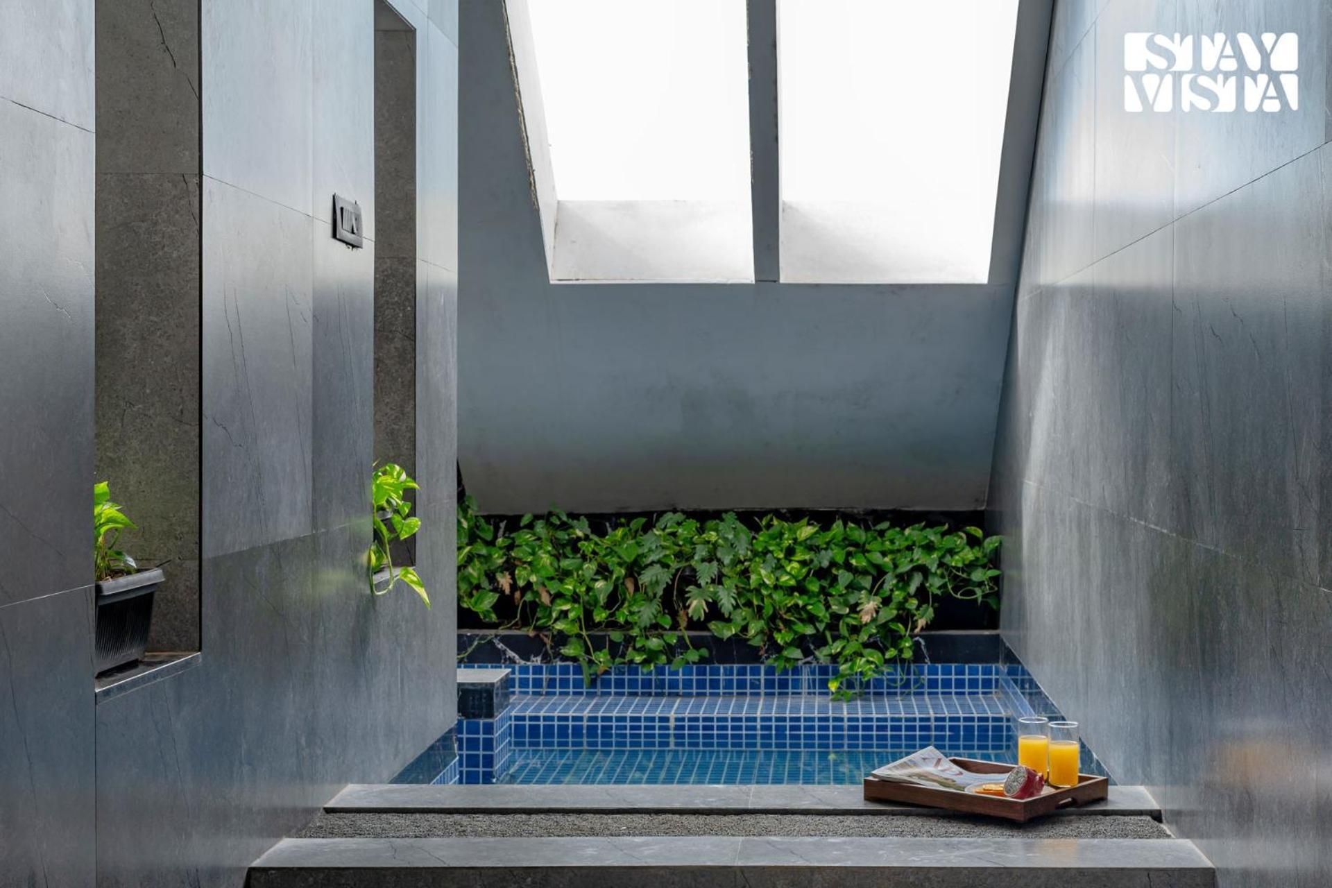 Stayvista At The Rainfield Villa With Gazebo & Lawn Nashik Extérieur photo